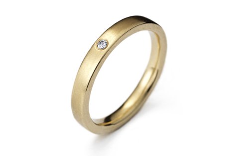 gold ring with 2pt diamond